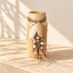Vaso de Cerâmica com Colar de Sisal e Folhas – Família Gomes